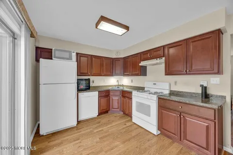 $425,000 | 16 Rodio Court, Sayreville, NJ 08872