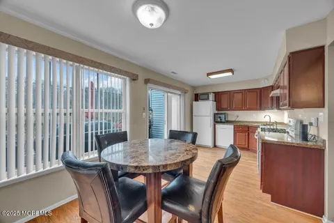 $425,000 | 16 Rodio Court, Sayreville, NJ 08872