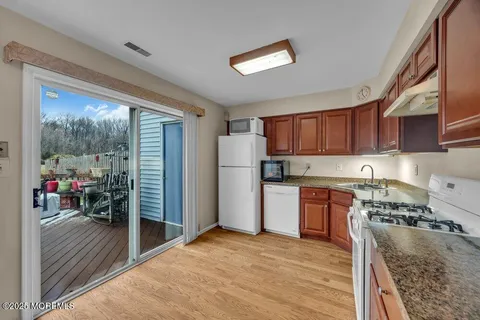 $425,000 | 16 Rodio Court, Sayreville, NJ 08872