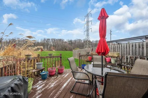 $425,000 | 16 Rodio Court, Sayreville, NJ 08872