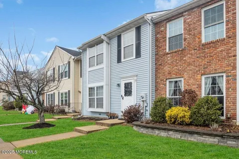 $425,000 | 16 Rodio Court, Sayreville, NJ 08872