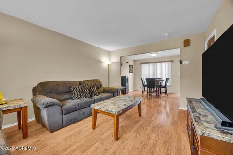 $425,000 | 16 Rodio Court, Sayreville, NJ 08872