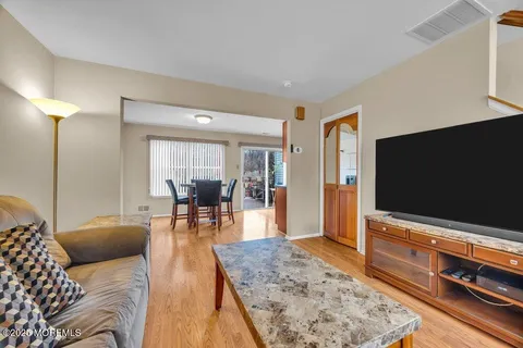 $425,000 | 16 Rodio Court, Sayreville, NJ 08872