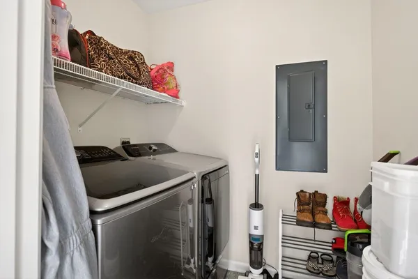 a view of livingroom with furniture