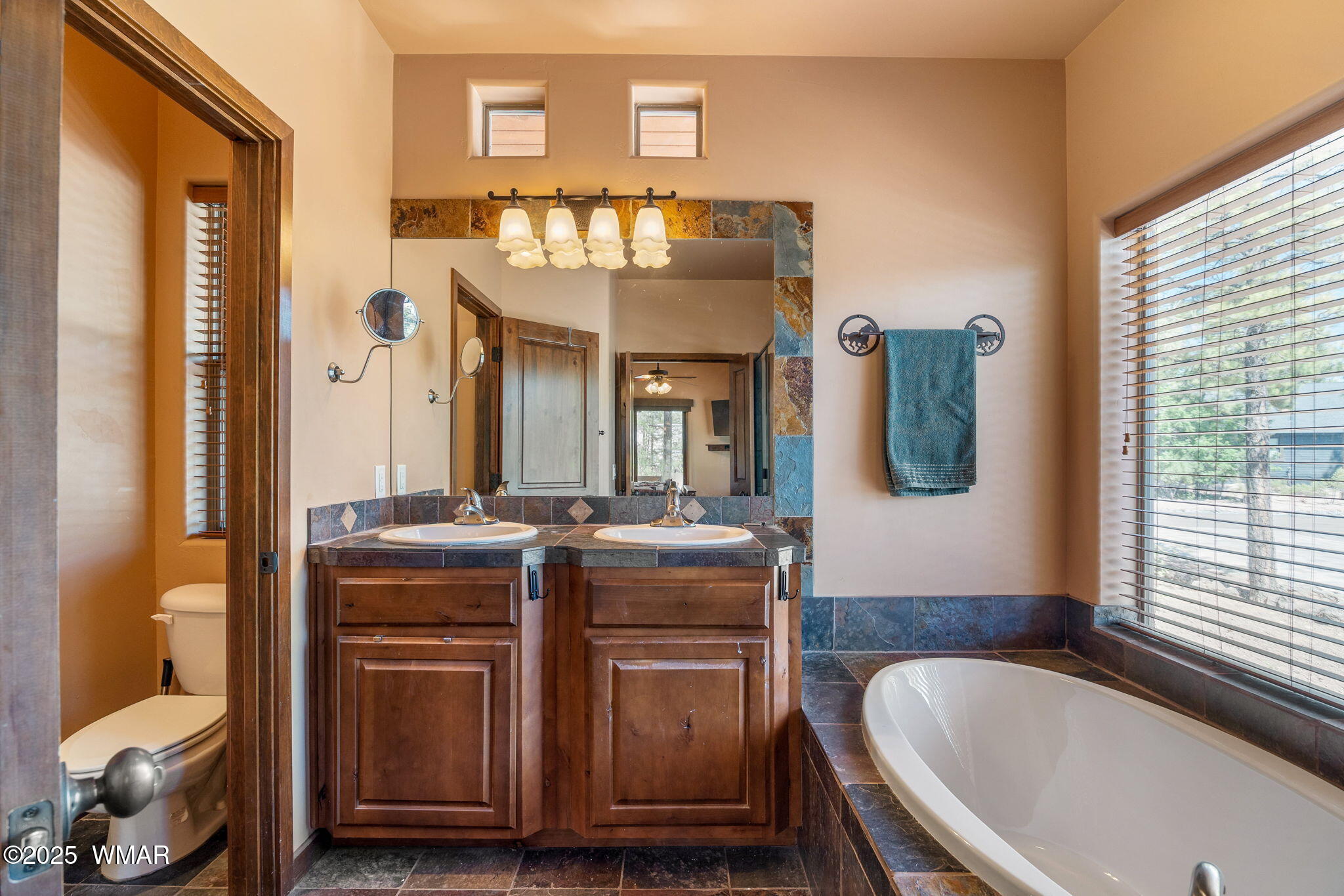5621 Starlight Ridge Road Lakeside, AZ 85929 - Photo 14 of 42 Primary bath