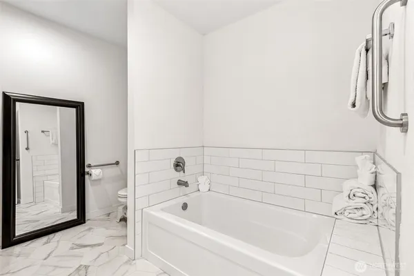 $989,000 | 21 East Sullivan Street, Allyn, WA 98524