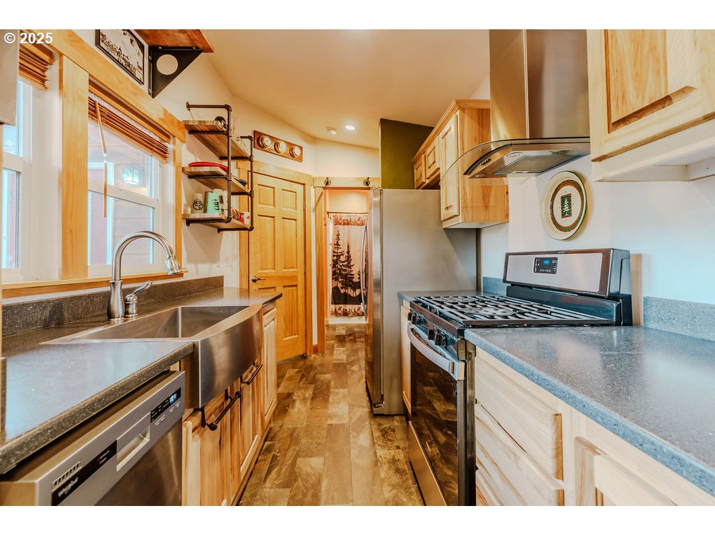 65000 Highway 26, Unit WFB50 Welches, OR 97067 - Photo 12 of 30 a kitchen with stainless steel appliances granite countertop a sink stove and refrigerator