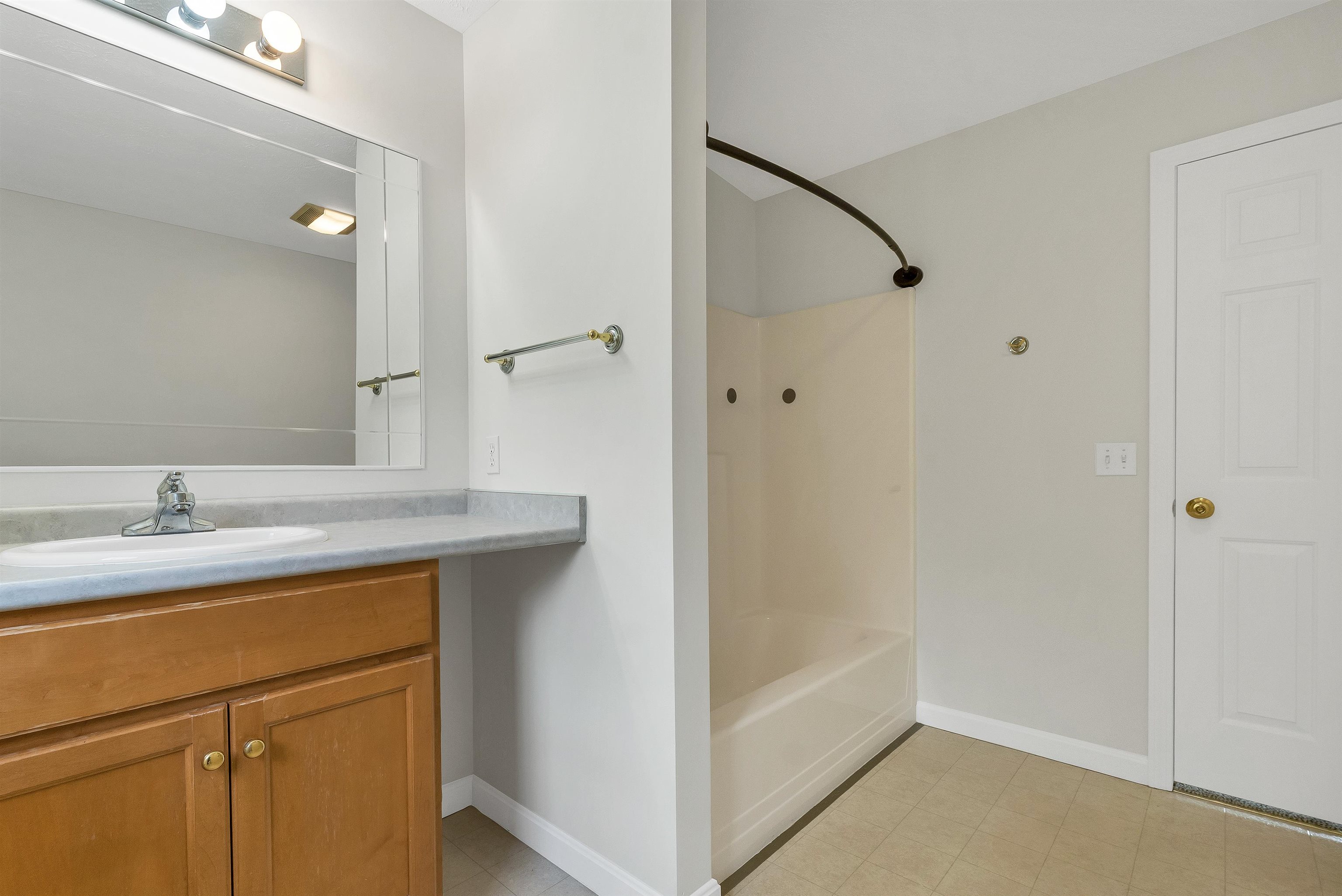 166 Sandown Road, Unit 4 Fremont, NH 03044 - Photo 25 of 40 Gallery Image 25