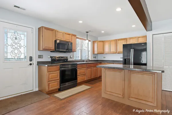 $289,000 | 39450 North Circle Avenue, Antioch, IL 60002