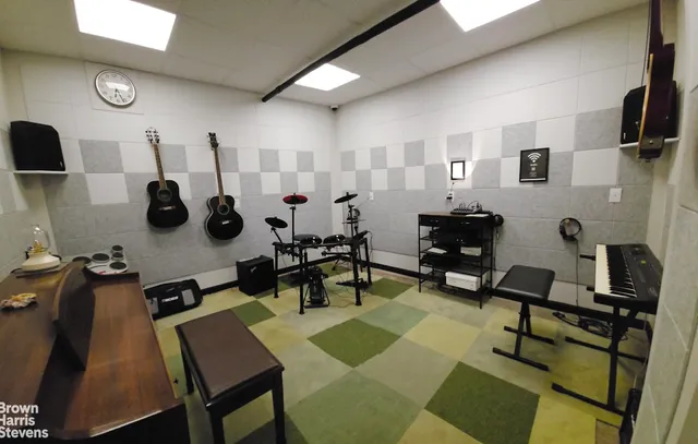 $299,000 | 333 East 43rd Street, Unit 103 | Midtown East