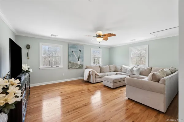 $2,100,000 | 9 Red Creek Circle, Hampton Bays, NY 11946