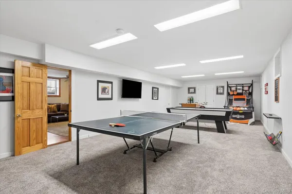 $2,100,000 | 9 Red Creek Circle, Hampton Bays, NY 11946