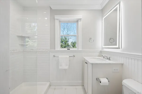 $2,100,000 | 9 Red Creek Circle, Hampton Bays, NY 11946