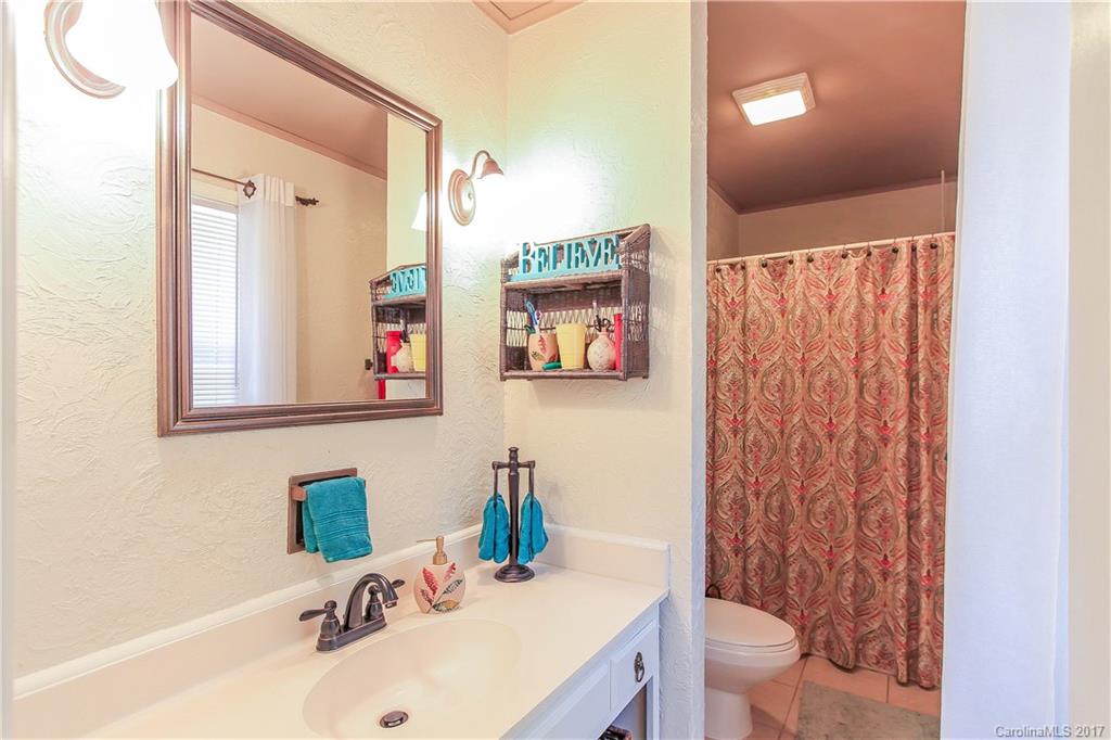 8304 Castlekeep Road, Unit 18 Charlotte, NC 28226 - Photo 14 of 19 Gallery Image 14