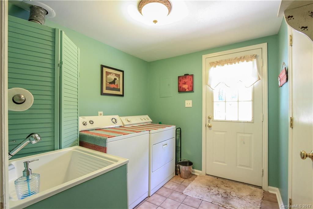8304 Castlekeep Road, Unit 18 Charlotte, NC 28226 - Photo 9 of 19 Gallery Image 9