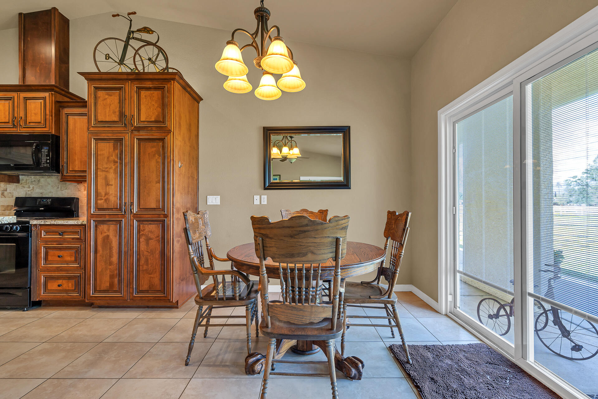 16170 Willow Springs Road Anderson, CA 96007 - Photo 18 of 61 Dining Area