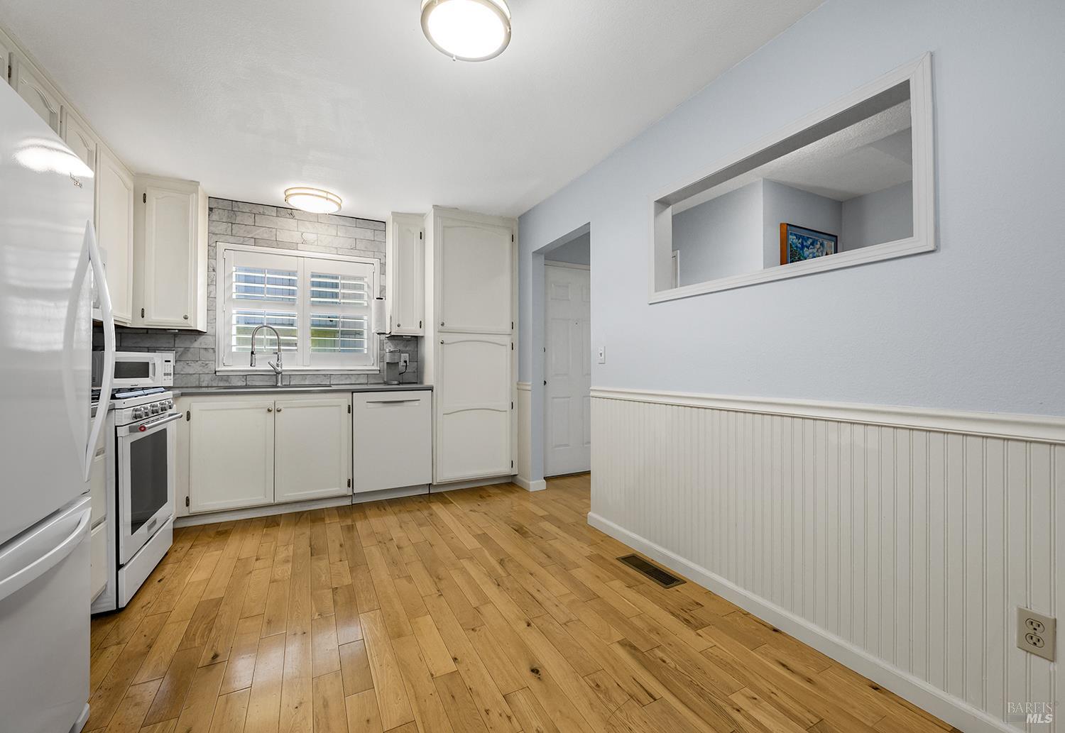 31 Front Street, Unit A Healdsburg, CA 95448 - Photo 6 of 20