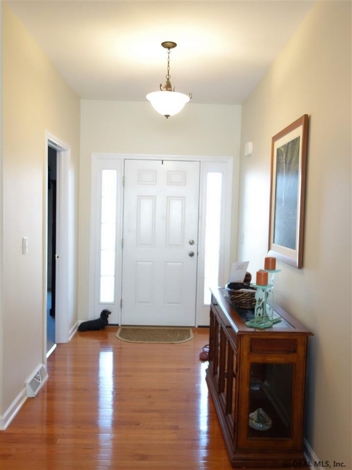 37 Milltowne Road Bethlehem, NY 12077 - Photo 3 of 18 Photo 3