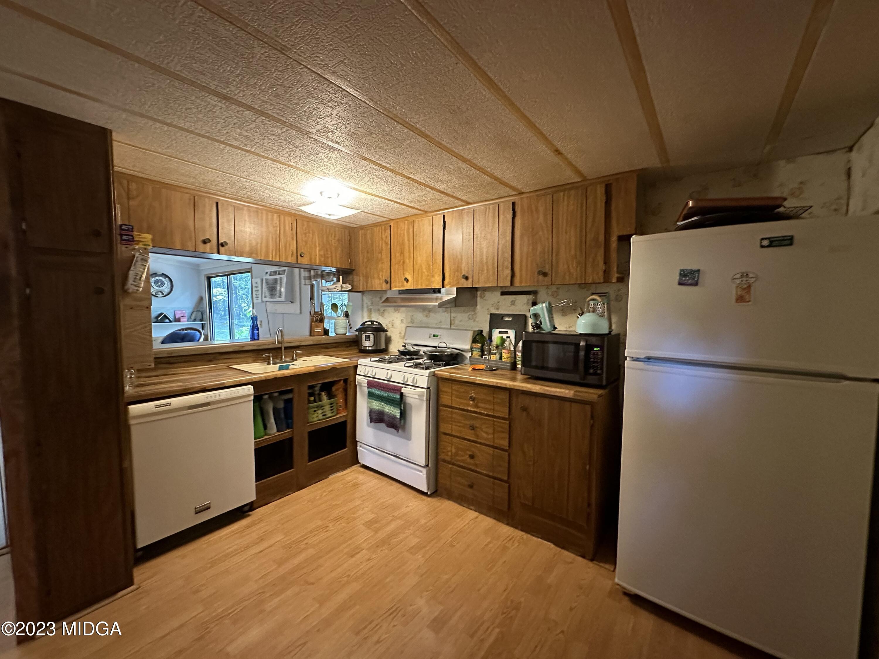 533 Giles Road Forsyth, GA 31029 - Photo 8 of 28 a kitchen with a refrigerator sink and stove