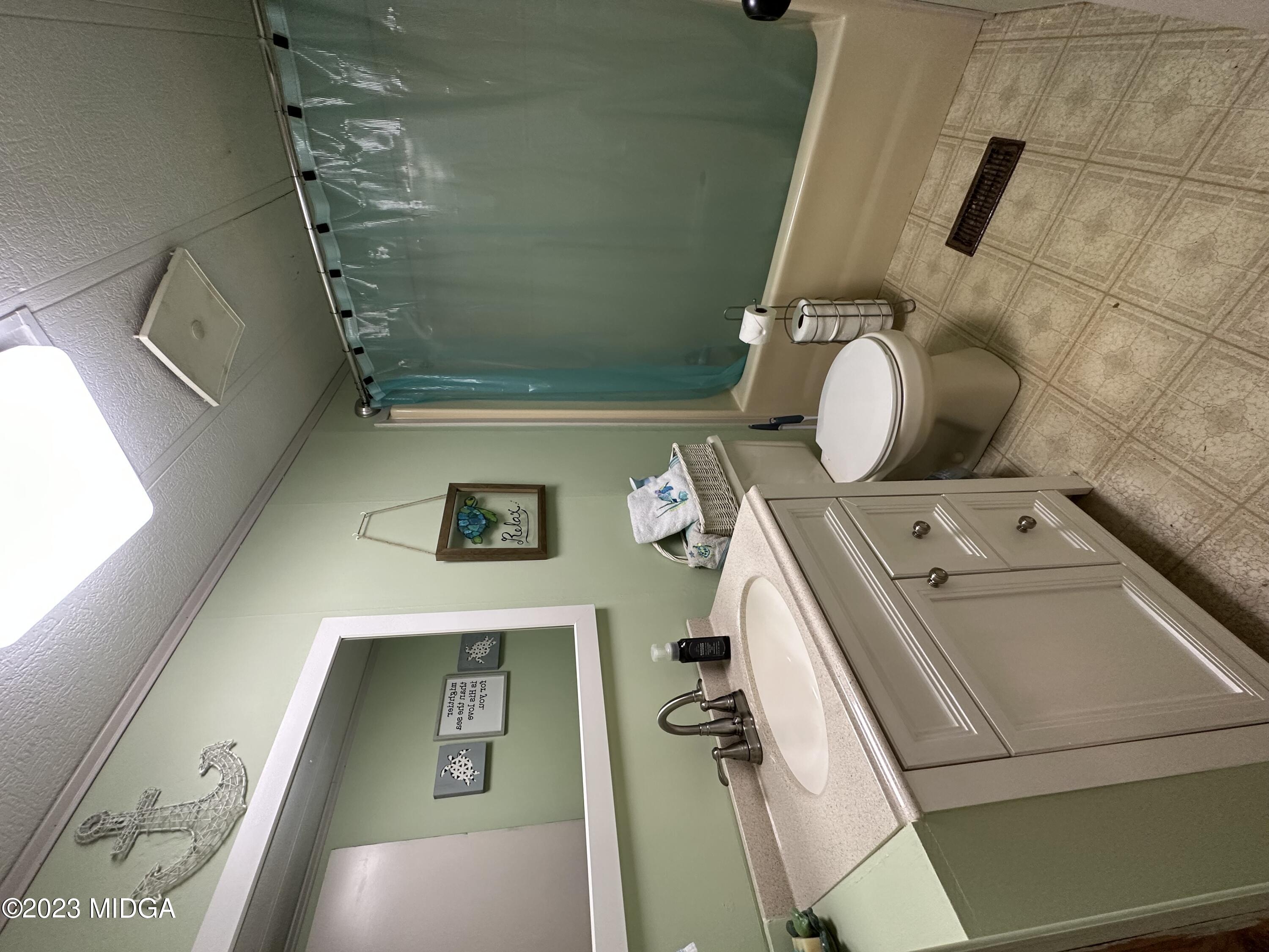 533 Giles Road Forsyth, GA 31029 - Photo 9 of 28 a utility room with dryer and washer