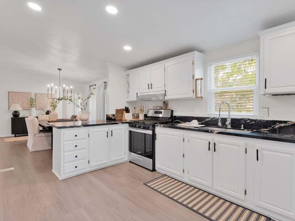 7780 Fairlane Road Lucerne Valley, CA 92356 - Photo 4 of 41 10-custom-4E8A0015
