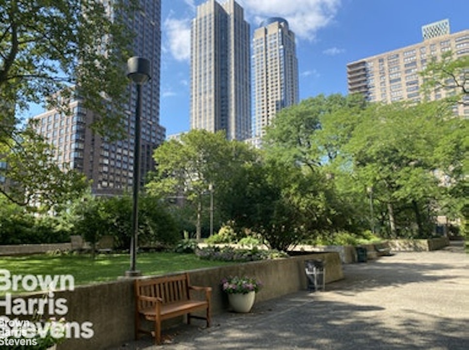 165 West End Avenue, Unit 22F Manhattan, NY 10023 - Photo 11 of 15