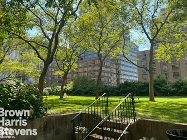 $549,000 | 165 West End Avenue, Unit 22F | Upper West Side