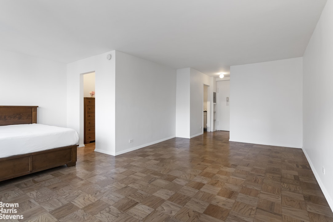 165 West End Avenue, Unit 22F Manhattan, NY 10023 - Photo 4 of 15