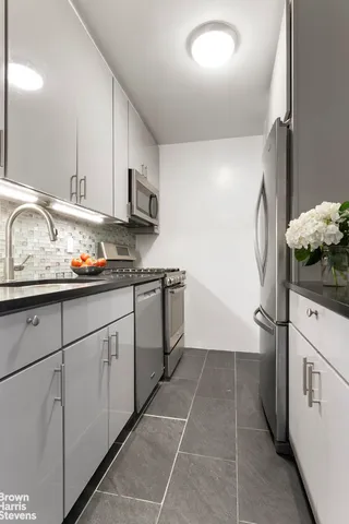 $549,000 | 165 West End Avenue, Unit 22F | Upper West Side