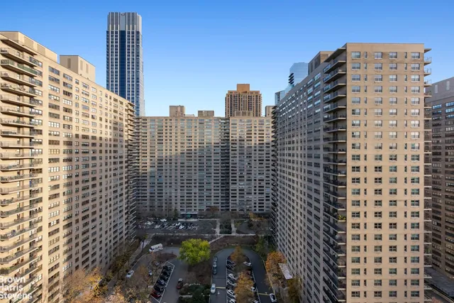 $549,000 | 165 West End Avenue, Unit 22F | Upper West Side
