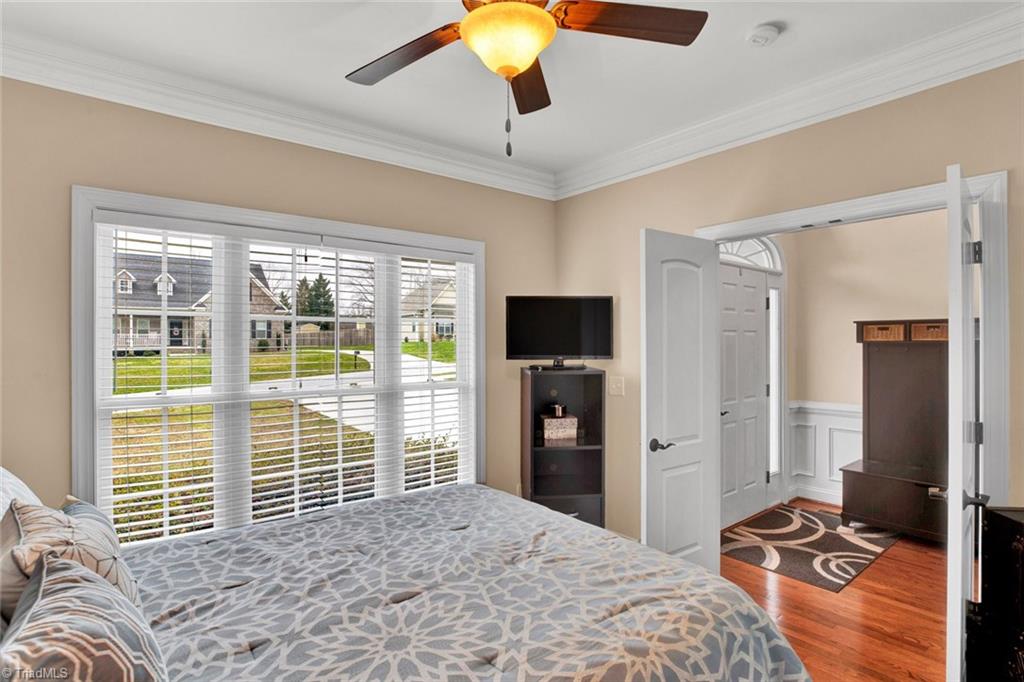 338 Homestead Avenue High Point, NC 27262 - Photo 5 of 25 Main level bedroom/office with attached full bath