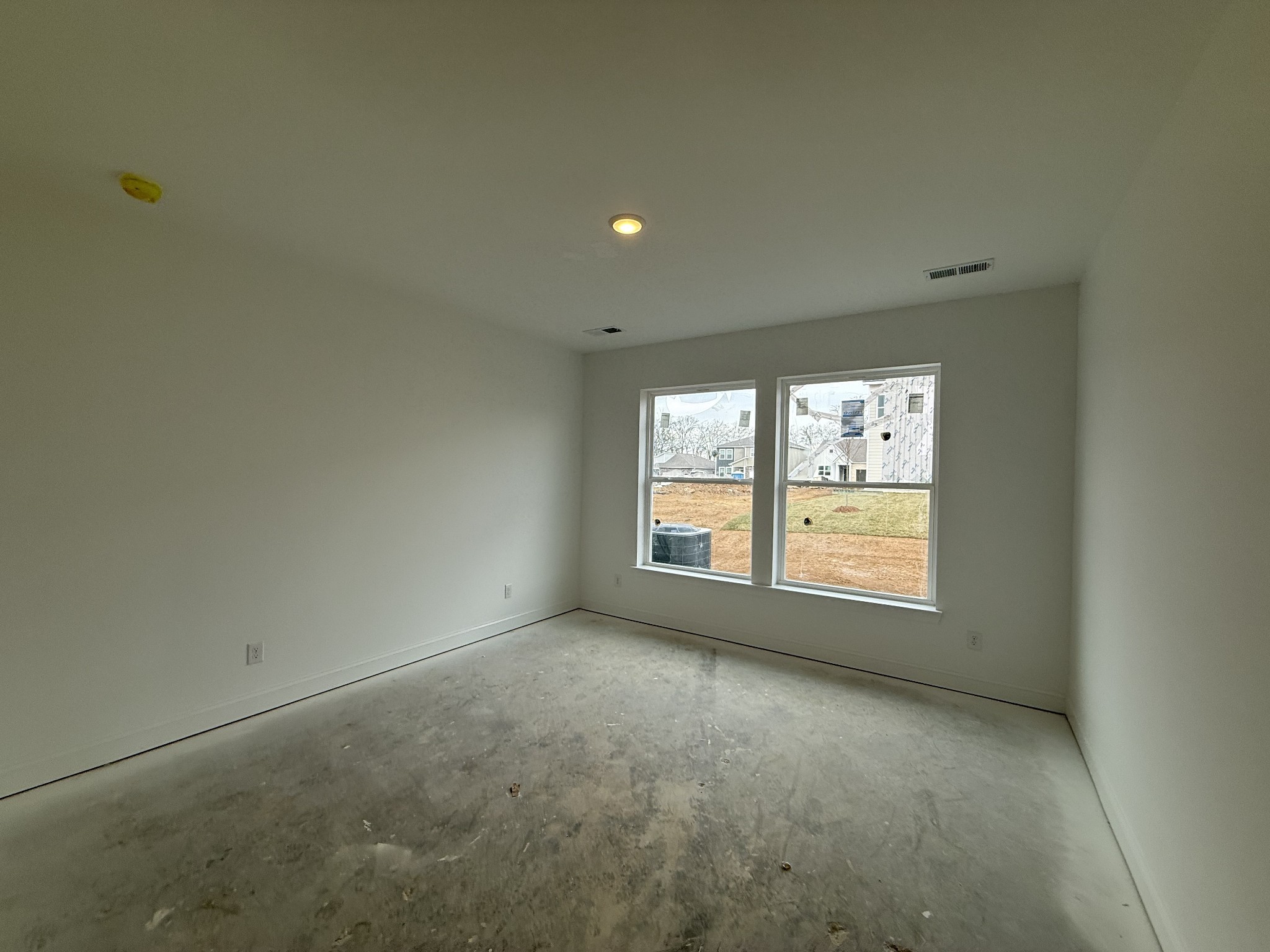 949 Brooklyn Xing Road Gallatin, TN 37066 - Photo 12 of 18 an empty room with a window