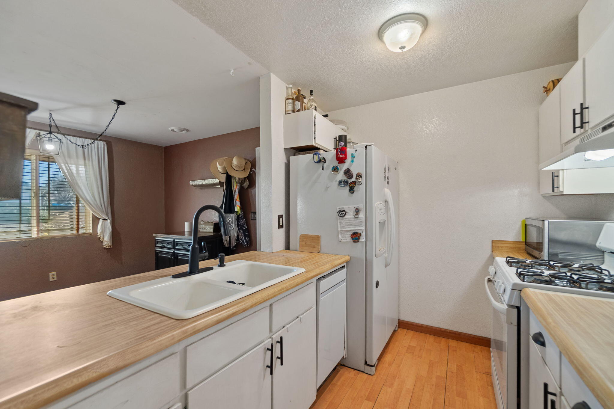1971 Spruce Circle Anderson, CA 96007 - Photo 11 of 30 a bathroom with a sink and a mirror
