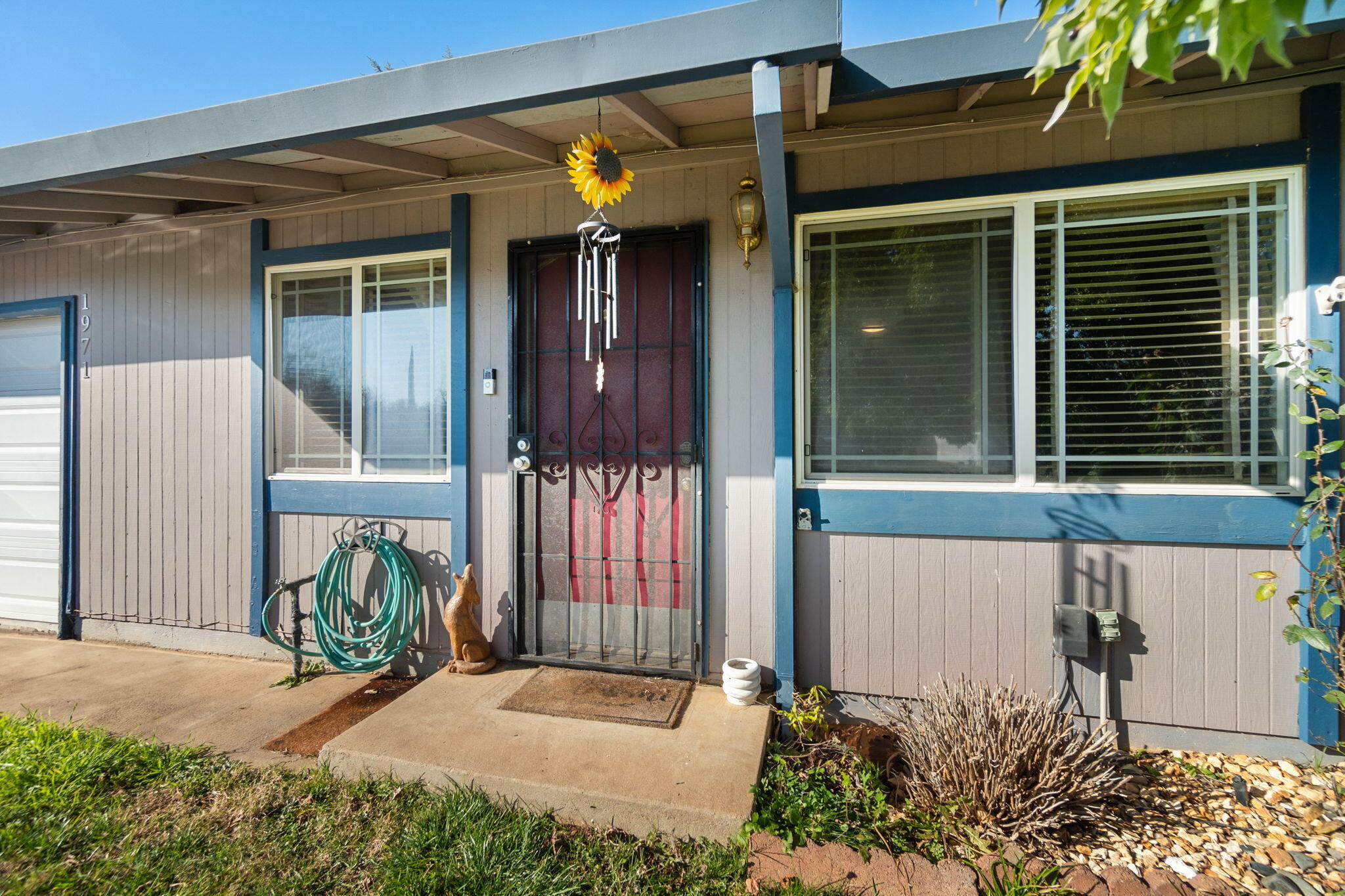 1971 Spruce Circle Anderson, CA 96007 - Photo 4 of 30 a front view of a house