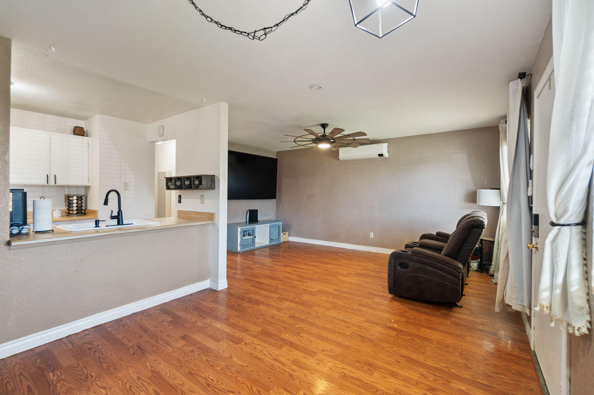 1971 Spruce Circle Anderson, CA 96007 - Photo 5 of 30 a living room with furniture and kitchen view