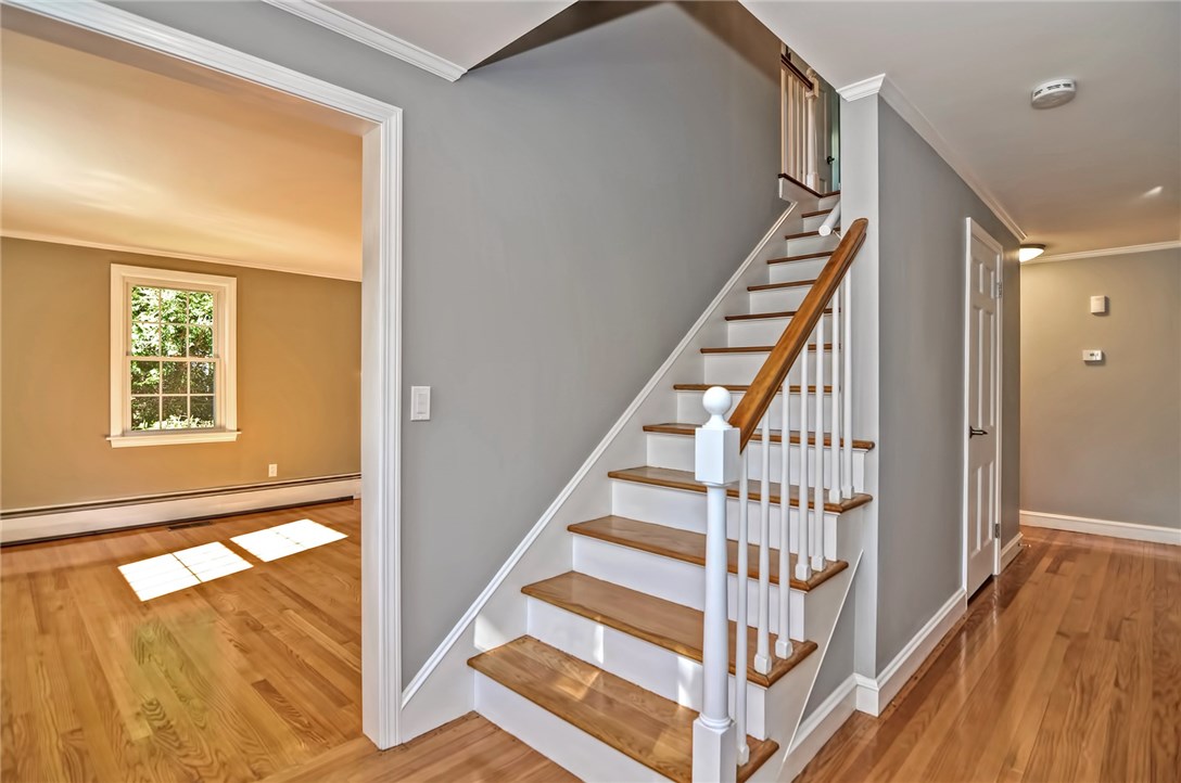 31 Lee Road Barrington, RI 02806 - Photo 5 of 40
