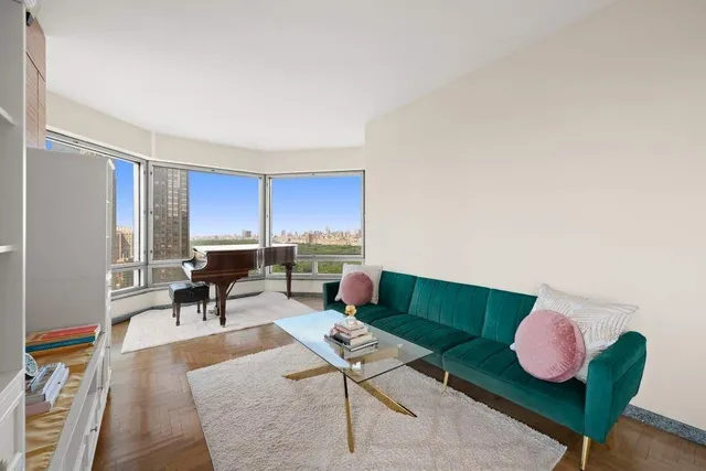 $1,700,000 | 301 West 57th Street, Unit 27A | Hell's Kitchen