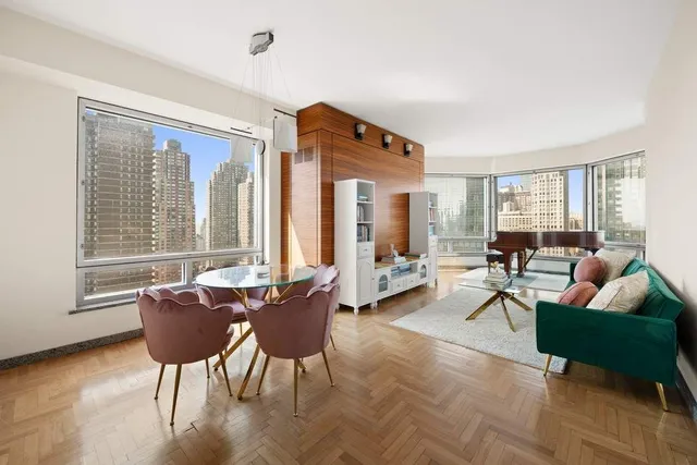 $1,700,000 | 301 West 57th Street, Unit 27A | Hell's Kitchen