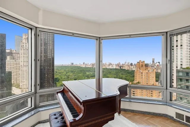 $1,700,000 | 301 West 57th Street, Unit 27A | Hell's Kitchen