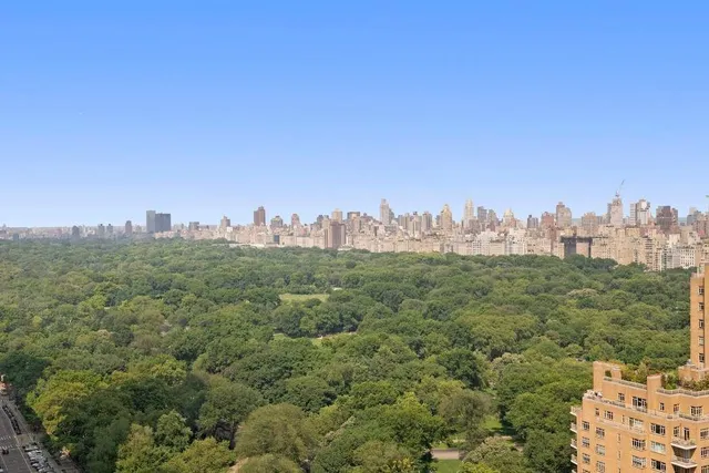 $1,700,000 | 301 West 57th Street, Unit 27A | Hell's Kitchen