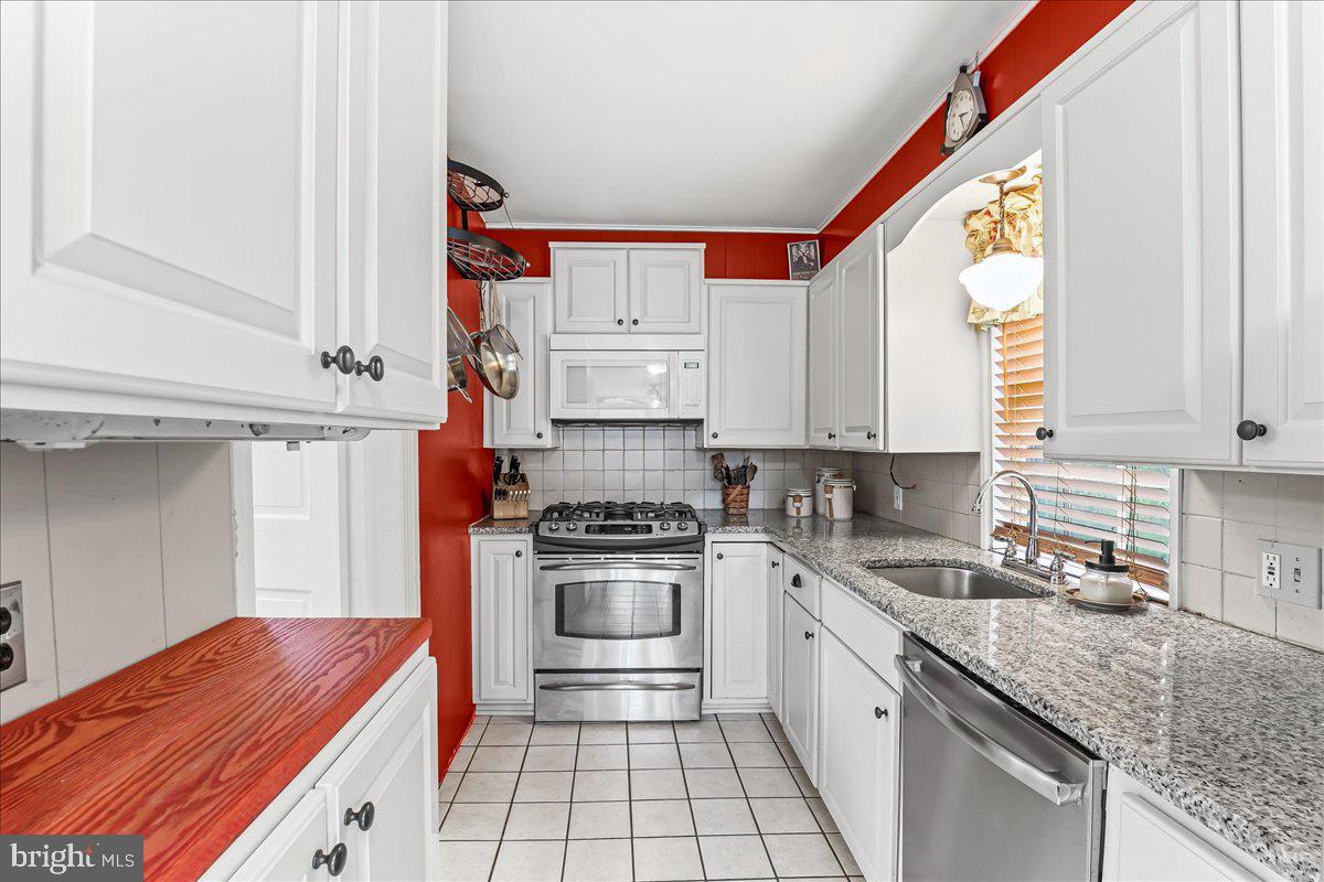 1420 Hollow Road Chester Springs, PA 19425 - Photo 20 of 43 a kitchen with stainless steel appliances granite countertop a sink and a stove