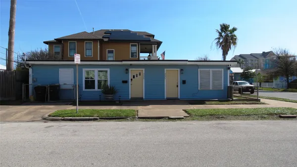 $1,200 | 2224 30th Street, Galveston, TX 77550