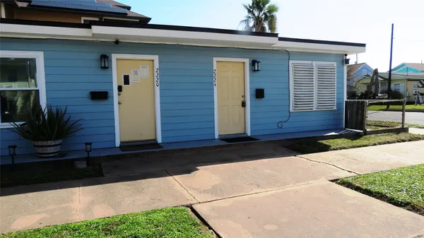 $1,200 | 2224 30th Street, Galveston, TX 77550