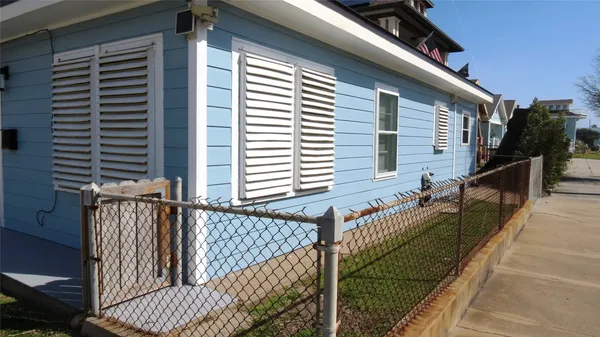 $1,200 | 2224 30th Street, Galveston, TX 77550