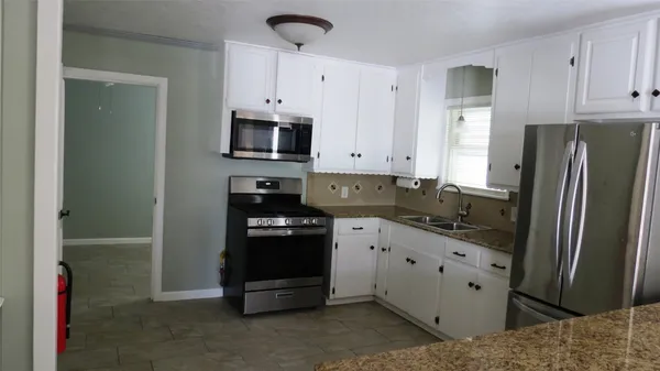 $1,100 | 2224 30th Street, Galveston, TX 77550
