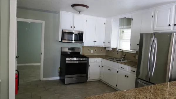 $1,200 | 2224 30th Street, Galveston, TX 77550