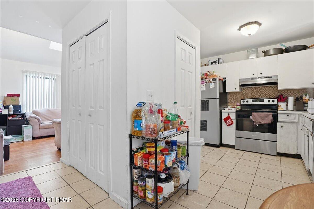 3322 Windermere Drive Bushkill, PA 18324 - Photo 4 of 52 a view of a storage & utility room with stuff