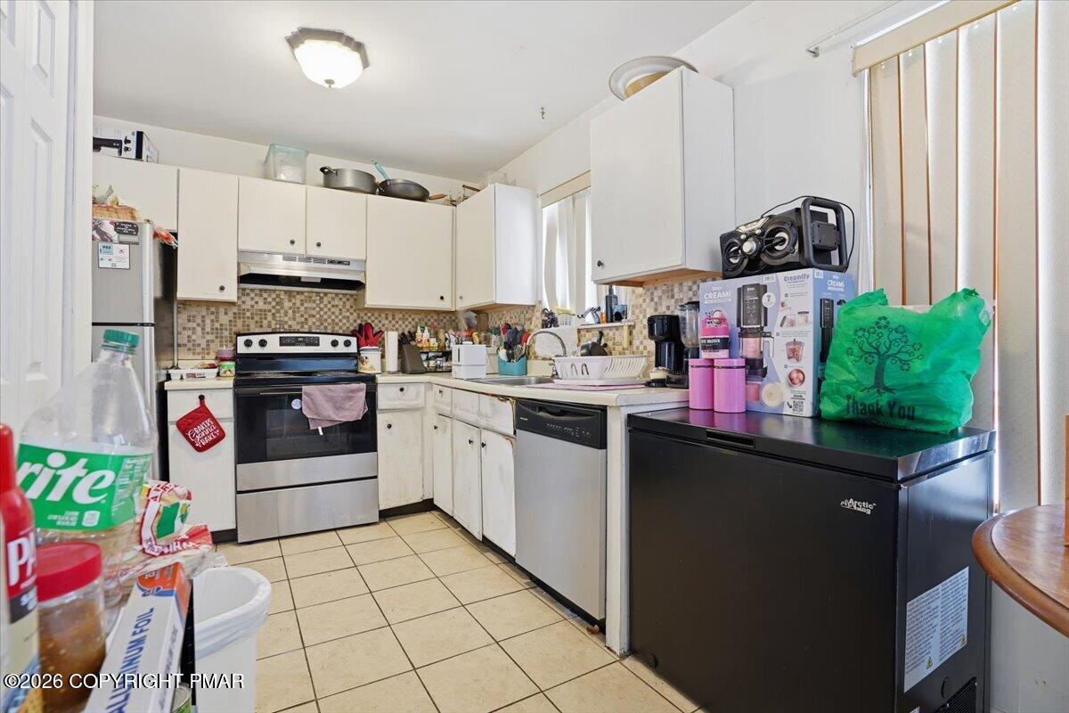 3322 Windermere Drive Bushkill, PA 18324 - Photo 10 of 52 20-048_Photo Feb 26 2026, 4 03 11 PM