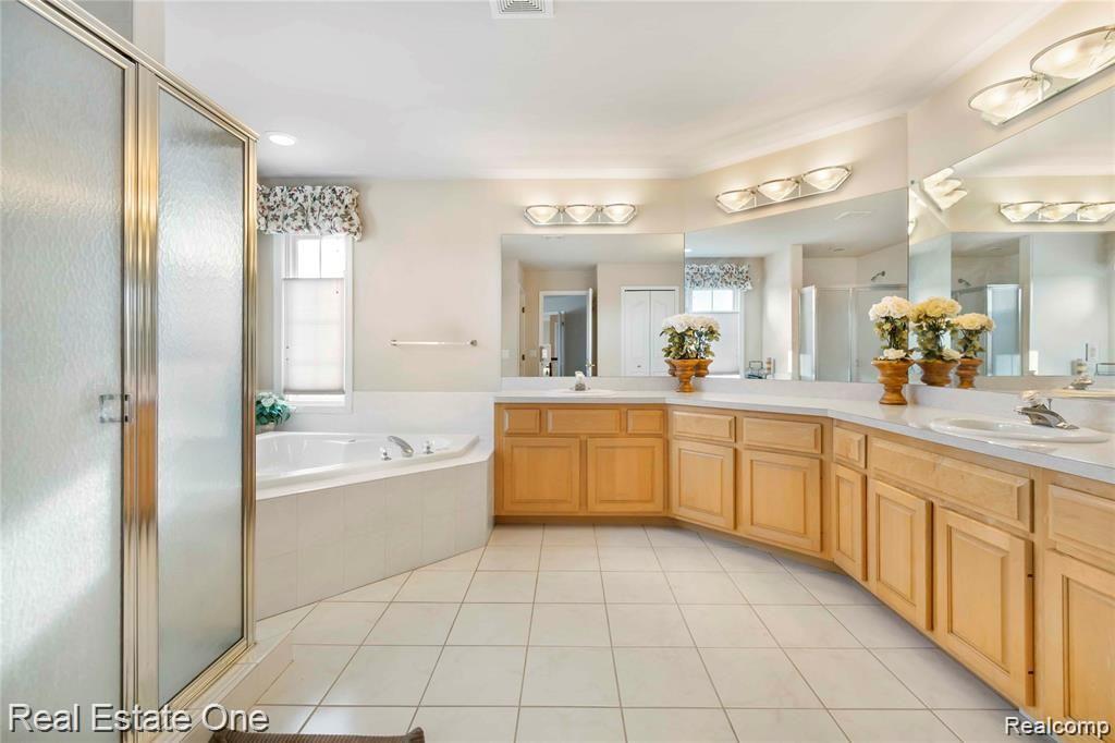 2049 Mapleridge Road Rochester Hills, MI 48309 - Photo 24 of 38