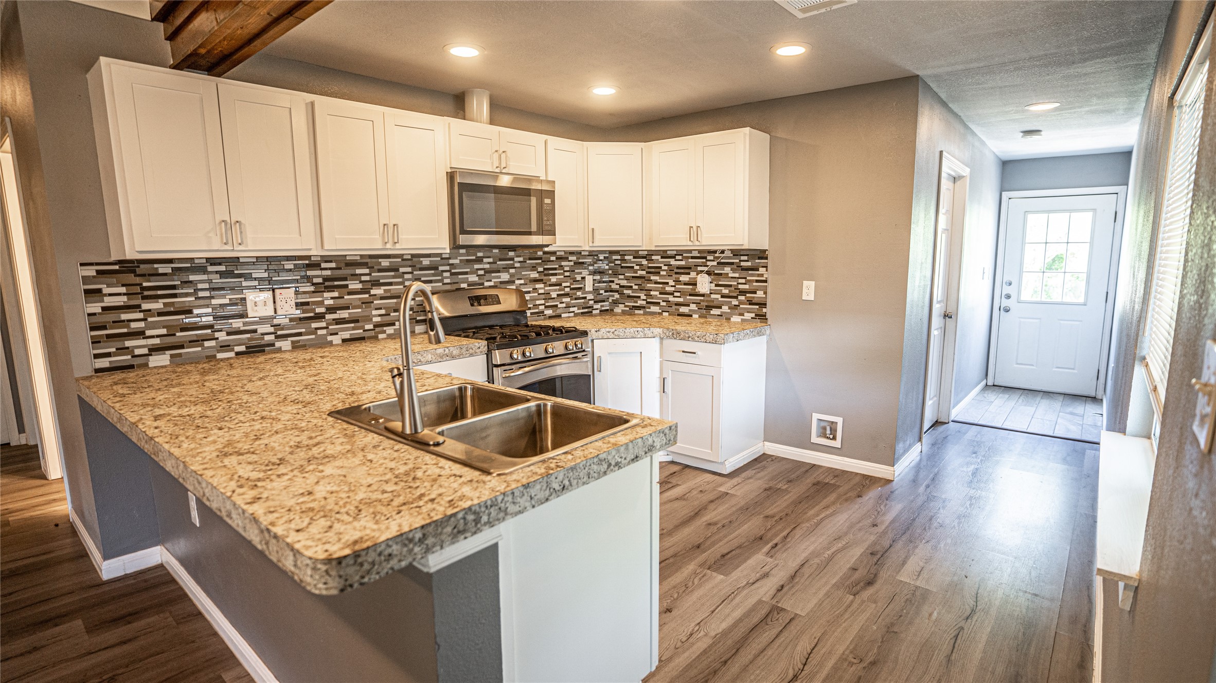 106 West Hoopes Avenue Pflugerville, TX 78660 - Photo 4 of 17